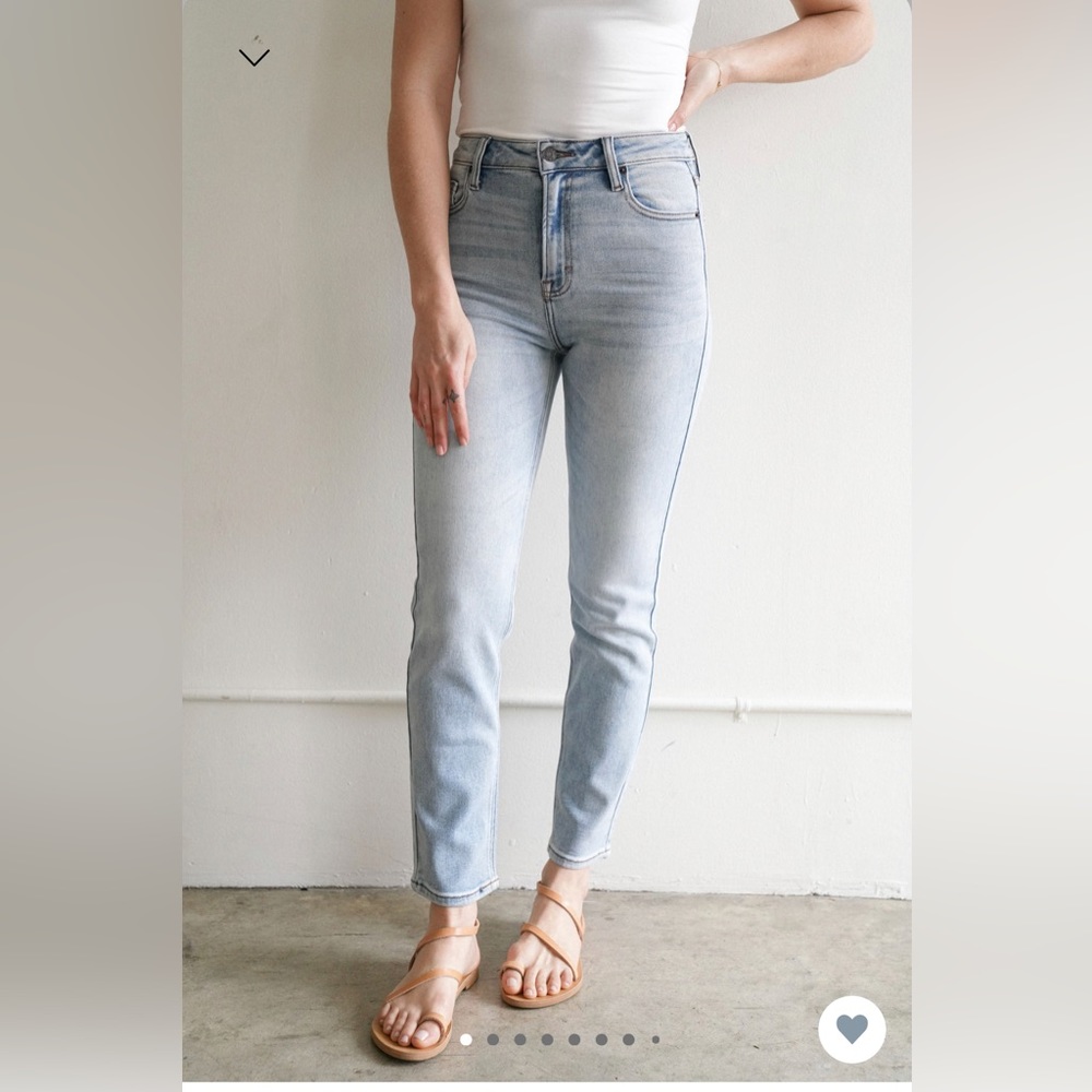 CJLA Carly Jean Los Angeles Brooks Slim Straight Jean New with Tags. Size 7